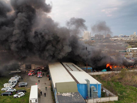 Видео: Пожарът край „Авто Карашев“ от първо лице