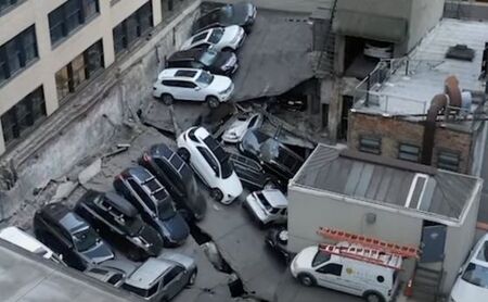 Паркинг на четири нива рухна в Манхатън, поне един загинал
