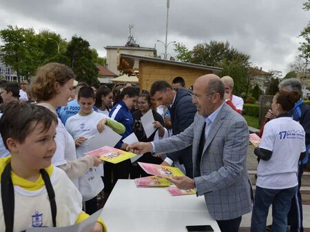 Близо 100 ентусиасти отбелязаха Деня на българския спорт в Приморско (СНИМКИ)