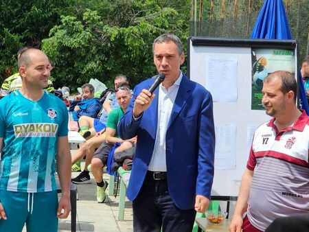 Благотворителен футболен турнир събра средства за закупуването на 5 аспиратора за новородените в Бургас
