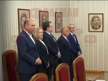 Акад. Денков връща мандата на президента изпълнен