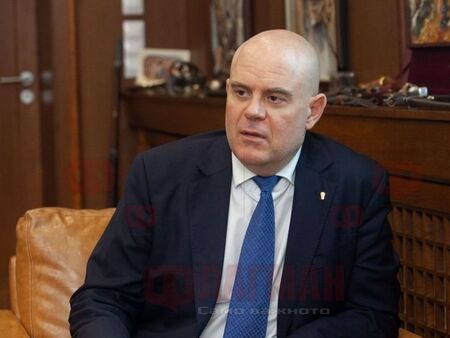 Иван Гешев изненадващо се отказа от изявлението си по БНТ, но поиска да говори пред депутатите