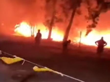 Огромен пожар изпепели каравани край Черноморец. Умишлен палеж ли е? (ЕКСКЛУЗИВНО ВИДЕО)