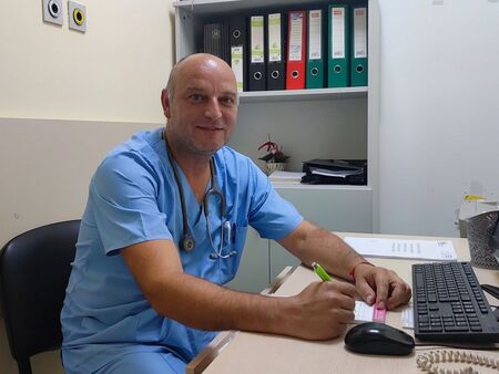 Д-р Иванов от МБАЛ "Бургасмед" предупреждава родителите за предстоящ бум на ротавирусите по морето