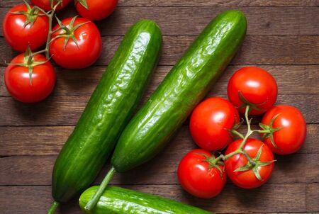Диетолози съветват: Спрете да ядете доматите и краставиците така