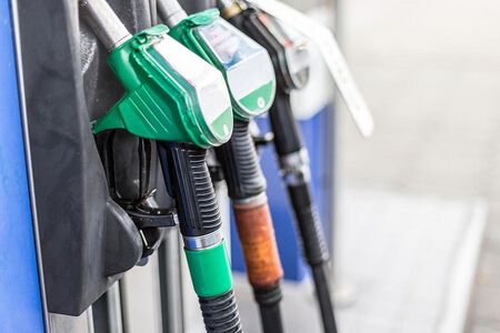 Експерт: Цената на горивата трябва да е поне 32 ст. по-ниска, отколкото е момента