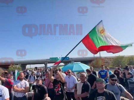 Шатрите и палатките на магистрала „Тракия“ се увеличават, протестиращите очакват провокатори
