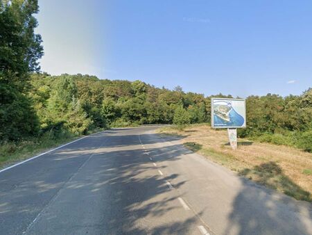 Внимание! Обърнат ТИР затруднява движението между Варна и Бургас