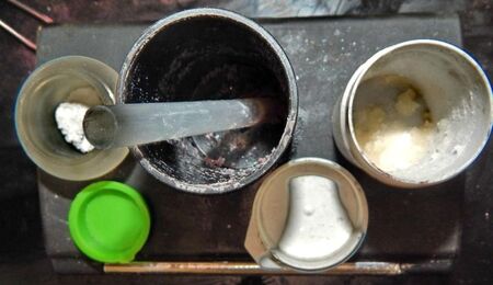 Разкриха домашна лаборатория за синтетична дрога в Ямбол