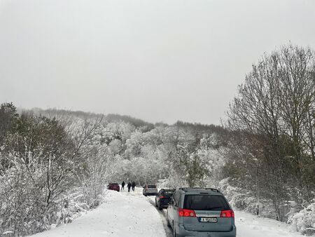 Снегът пак изненада България, вижте кои пътища са затворени в страната