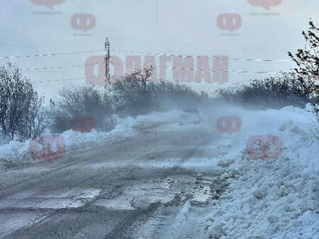 Опасност за шофьорите по пътя към Малко Търново