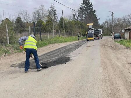Отпускат над 40 млн.лв. за ремонт и строителство на републикански, общински и горски пътища в Бургас