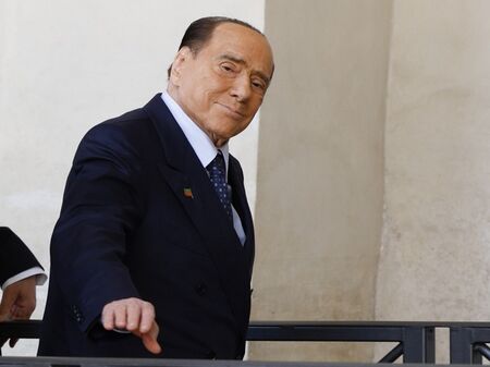 Кои са имотите на Берлускони, които ще бъдат продадени на търг