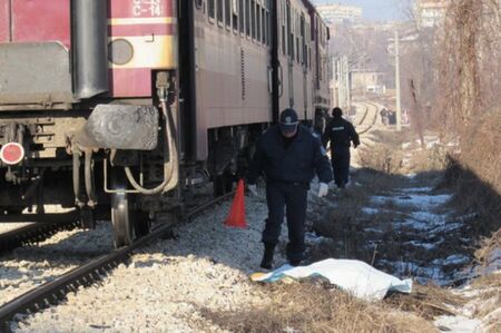 Кървава драма на релсите: Бързият влак за Бургас разчлени жена