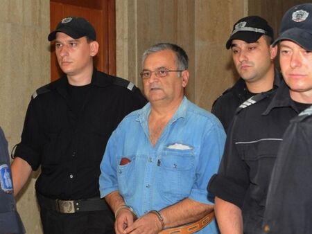 Защо след 10 години в затвора убиецът на банкерка в центъра на Бургас още не се е поправил
