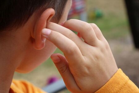 Глухо дете чува за първи път благодарение на ново лечение
