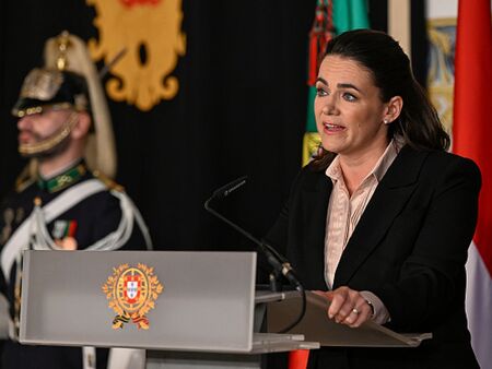 Педофилски скандал предизвика невиждан политически трус в Унгария, президентът подаде оставка