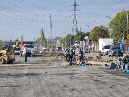 Бургаски джигити превърнаха ремонтиращия се бул. „Одрин” в писта, МВР взима мерки