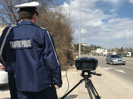 Полицейските камери за скорост засякоха 25 нарушители за по-малко от денонощие на бургаската ул. „Одрин”