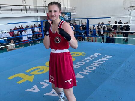 Милена Николова продължава да пише история в бокса