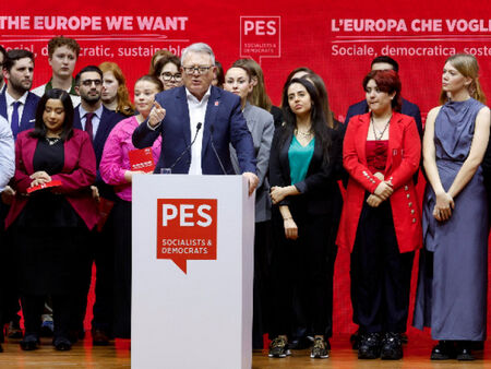 Социалистите в Европа се чудят как да преборят възхода на крайната десница