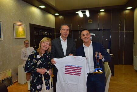 Цанко е гордост за Бургас, кметът го награди