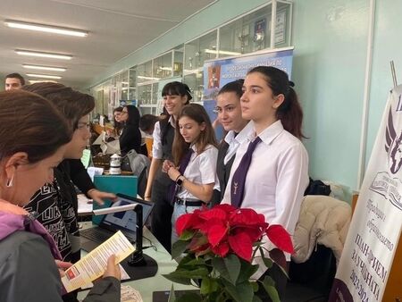 Базар на професиите в Бургас кани кандидат-гимназистите на среща