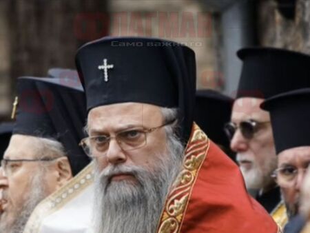 Гавриил Ловченски и варненският владика в спор за патриарх, митрополит Николай развя бялото знаме