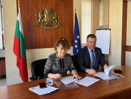 Кметът на Несебър подписа първия договор по инвестиционната програма на държавния бюджет