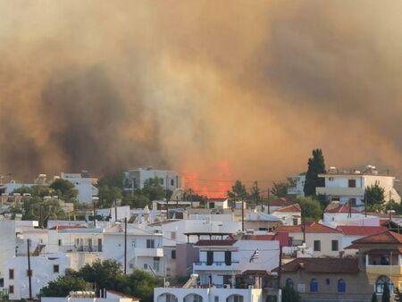 Евакуираните при миналогодишните пожари в Гърция ще получат безплатни почивки