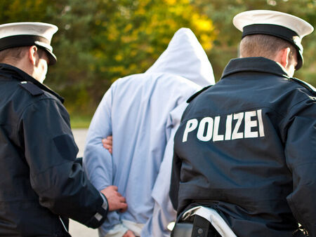 Арестуваха четирима непълнолетни за подготовка на терористична атака в Германия