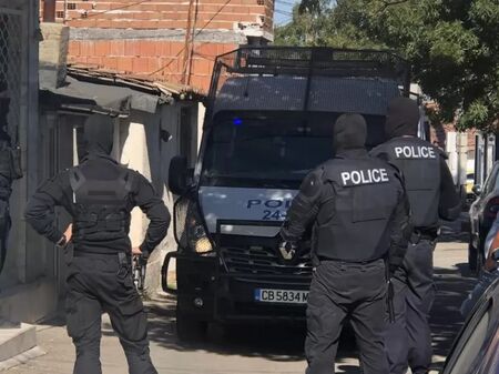 Този български град почерня от полиция