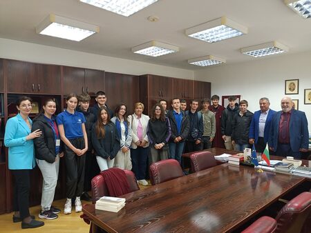 Ученици от Професионална гимназия по компютърно програмиране и иновации посетиха Апелативна прокуратура-Бургас