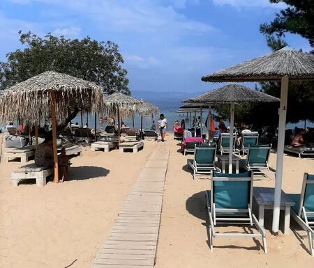 Вдигнаха цените по плажовете в Гърция, вижте с колко