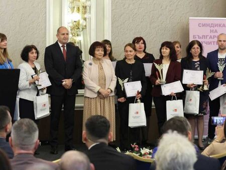 Президентът Радев връчи наградите "Учител на годината" и отправи призив