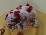 Имах малко останал козунак и спретнах тази вкусна торта с ягоди