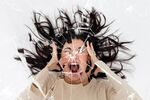 Жена потроши прозорците на къщата на бившия си приятел