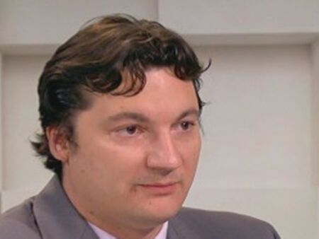 Извънредно: Крум Зарков се оттегля като секретар на президента