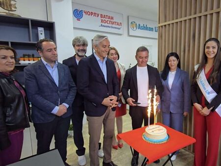 Информационният здравен център Ashkan Life чества 10 години и посреща в нов офис