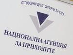 НАП без милост: Запорира пенсии и заплати на хиляди българи