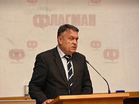 Създателят на „Класик А“ с тежки думи към ректора на СУ заради закриването на радиото