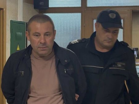 Шофьорът, убил двама на магистралата край Пловдив, не можа да спре сълзите си