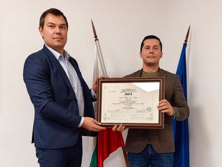 Кметът на община Царево Марин Киров и инвеститорът Наму Инвест ООД подписаха договора за новата болница