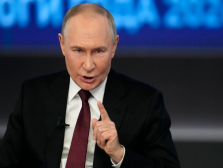 Путин държи в ръцете си страшилището Статус-6