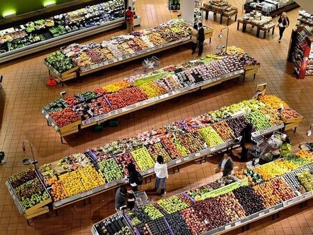 Разкриха колко взимат в големите хранителни вериги