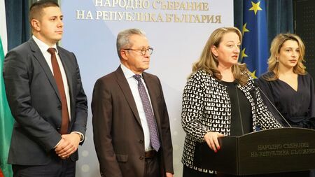 Утре Маргарита Петкова представя премиерно новата си книга „Тъй рече Виктор“ в Бургас