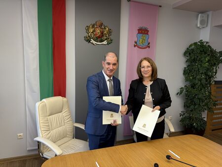Подписаха меморандум за Филиал на БДУ "Проф. д-р Асен Златаров" в Казанлък
