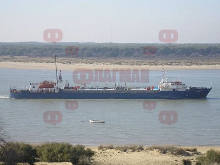 Кораб-фантом изправи на нокти институциите в Бургас