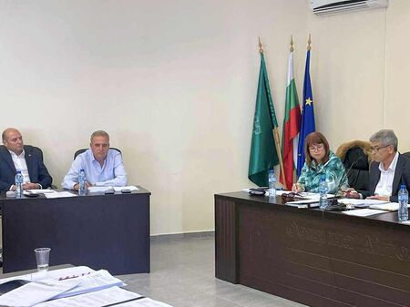 Синята зона в Айтос тръгва след Нова година, цената ще е 0,60 евро за час