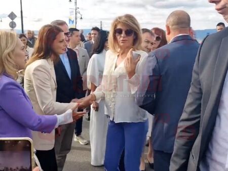 Шокиращ слух: Деси Радева се готви да тръгне по стъпките на Хилъри Клинтън, ще се кандидатира за президент